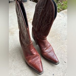 Laredo Western boots. Wide calf. Size 10. Teal stitching.